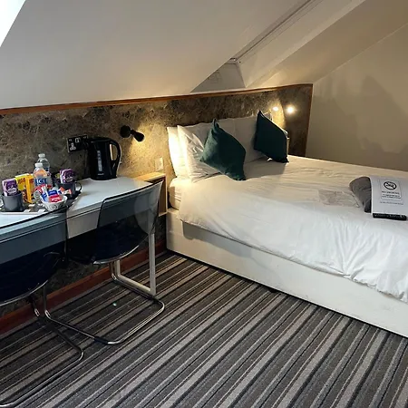 The Six Bells Hotel 3*