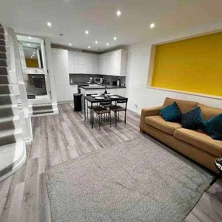Stunning 3br Maisonette In Brixton Appartamento Londra