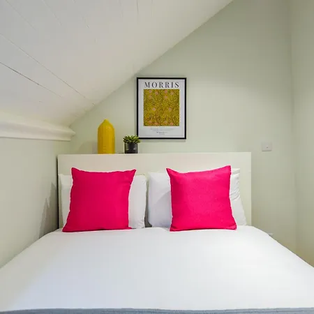 Split Level At West Hampstead By Concept *