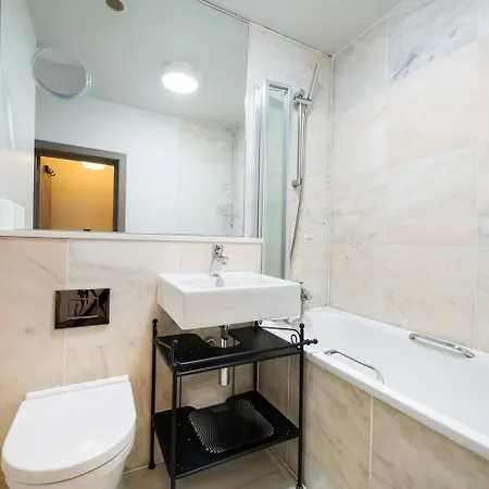 2bed Cosy Flat In Vibrant Fitzrovia * London