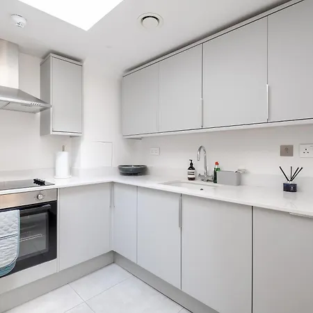 Luxury Mayfair Townhouse With Ac 3br 3ba *