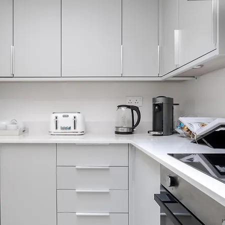 Luxury Mayfair Townhouse With Ac 3br 3ba Holiday home
