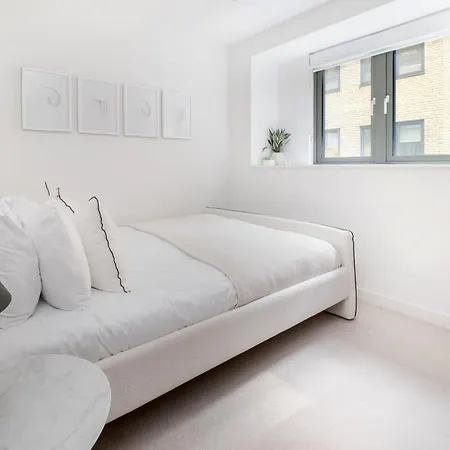 Luxury Mayfair Townhouse With Ac 3br 3ba Holiday home