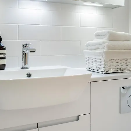 Luxury Mayfair Townhouse With Ac 3br 3ba