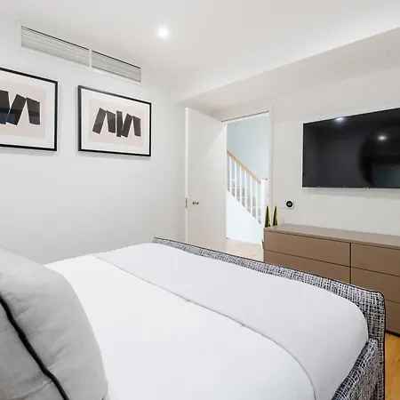 Luxury Mayfair Townhouse With A/c 3br 3ba London
