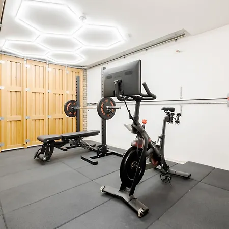 Luxury Mayfair Townhouse With A/c 3br 3ba *