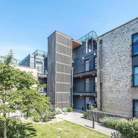 Ground Floor Flat On Bath Road! * Cranford