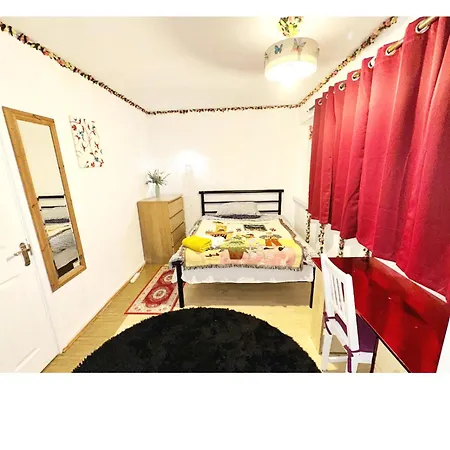 Homestay Excellent Double In Cheap Rate Around *