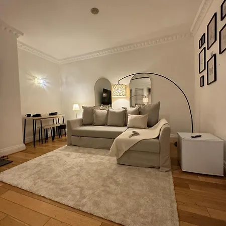 홈스테이 Hyde Park Corner House *