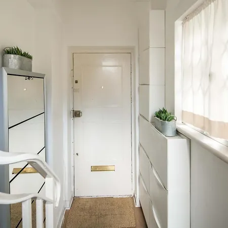 Ladbroke Grove Apartament *
