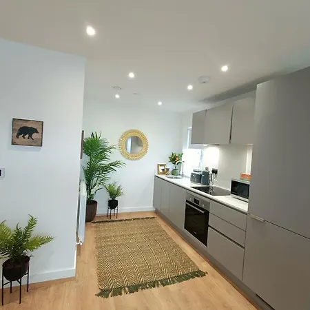 Snuggle Inn: Riverside With Thames Views Apartment