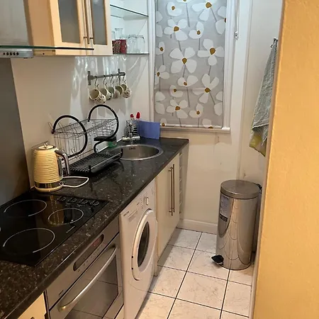 Lovely 1 Bedroom Flat In Quiet Wimbledon Apartment