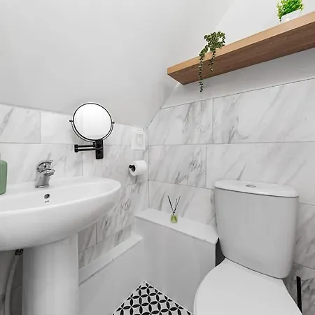 The Holloway Suite- Longterm 15% Off Sleeps4 Apartment London