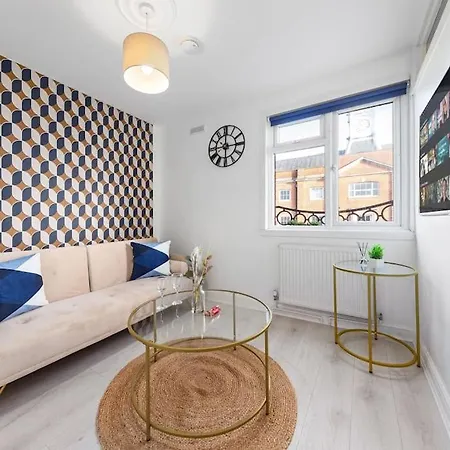 Apartment The Holloway Suite- Longterm 15% Off Sleeps4 *