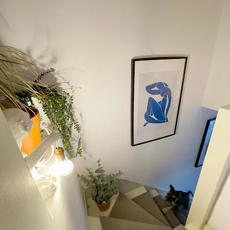 Apartment Tubeside Stylish 2-bed Flat London