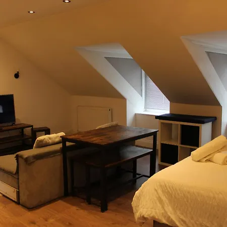 Apartment Stylish Top-floor Retreat *
