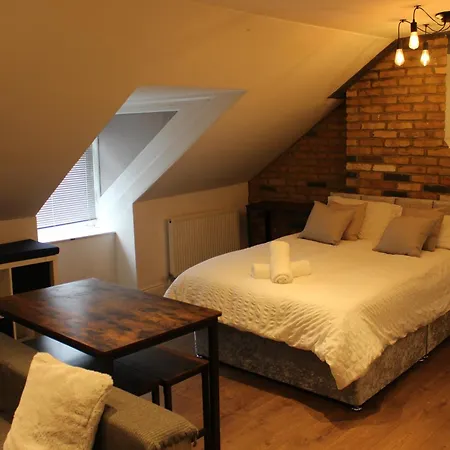 Stylish Top-floor Retreat Apartment *