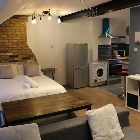 Apartment Stylish Top-floor Retreat *