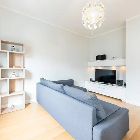 Special Offer! Bright & - Up To 4 Apartment