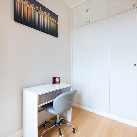 Special Offer! Bright & - Up To 4 Apartment
