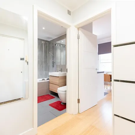 Apartment Special Offer! Bright & - Up To 4 *