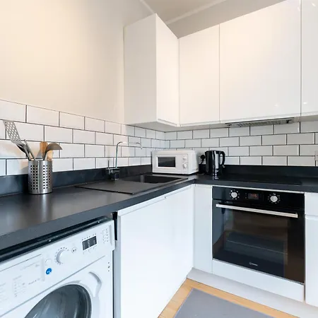 Special Offer! Bright & - Up To 4 Apartment London