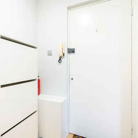 Special Offer! Bright & - Up To 4 Apartment *