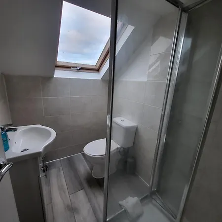 5br Retreat - Walk To Tube, Explore Apartment *