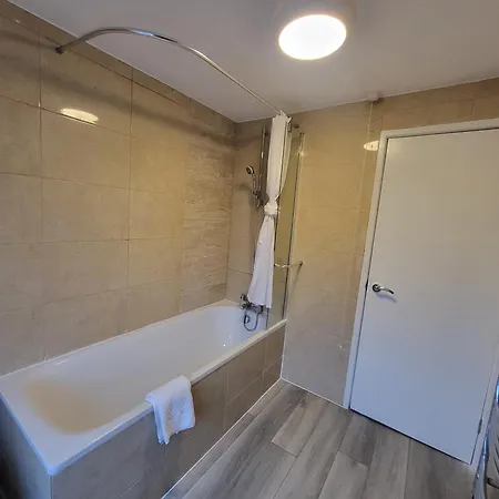 5br Retreat - Walk To Tube, Explore
