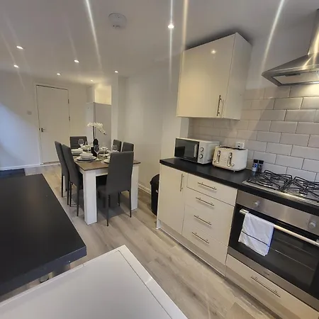 5br Retreat - Walk To Tube, Explore