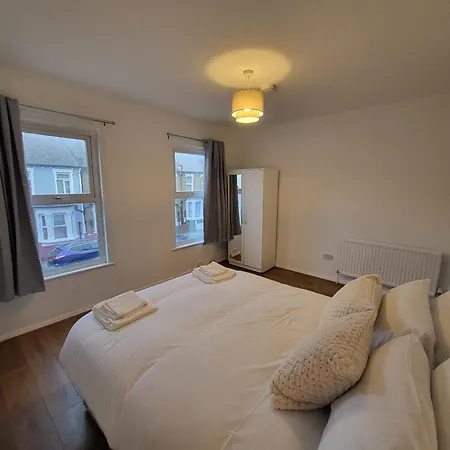Apartment 5br Retreat - Walk To Tube, Explore London