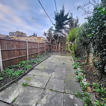 5br Retreat - Walk To Tube, Explore London