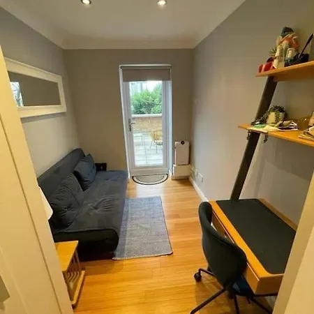 Flat In - Close To Excel Apartment