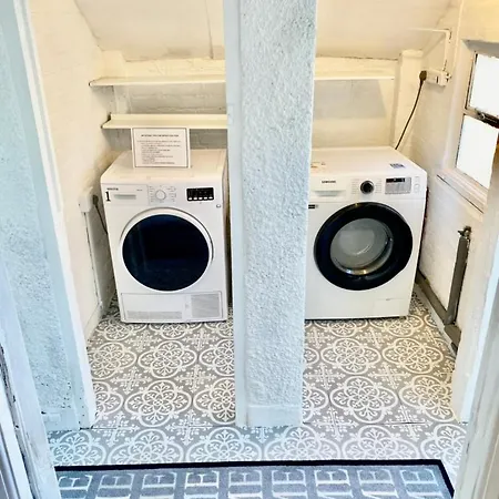 Hébergement de vacances Stunning Modern Cozy 5 Star 3 Bedroom House-free Parking Greater London Metro Stations Hosted By Tony