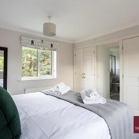 Holiday home Wimbledon - Driveway Parking Garden 4Bed *