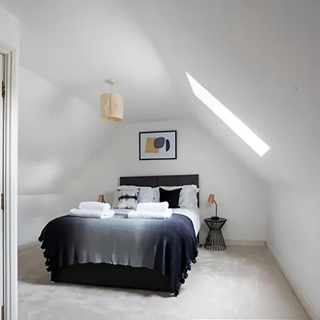 Holiday home Wimbledon - Driveway Parking Garden 4Bed London
