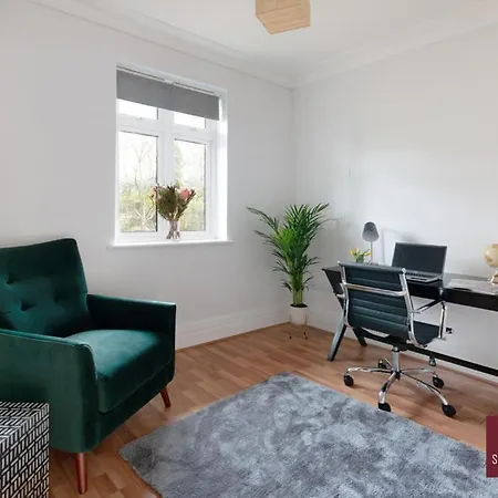 Richmond - 5 Bedroom Townhouse With Parking & Garden *