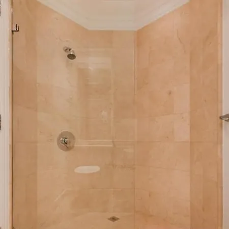 Richmond - 5 Bedroom Townhouse With Parking & Garden Apartment *