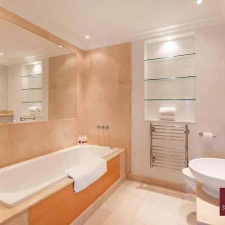 Richmond - 5 Bedroom Townhouse With Parking & Garden * London