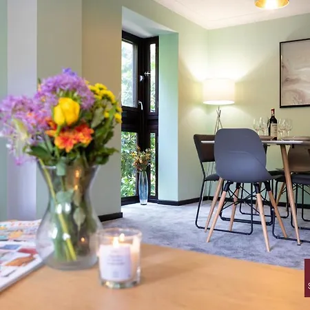Apartment Isleworth - 4 Bed Modern House