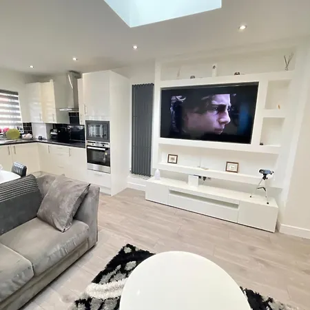 Uppamost London Luxury 2 Holiday home