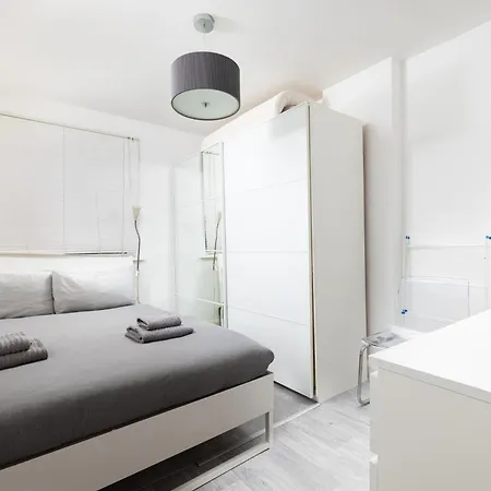 One Bedroom Opposite Brent Cross Station Apartment London