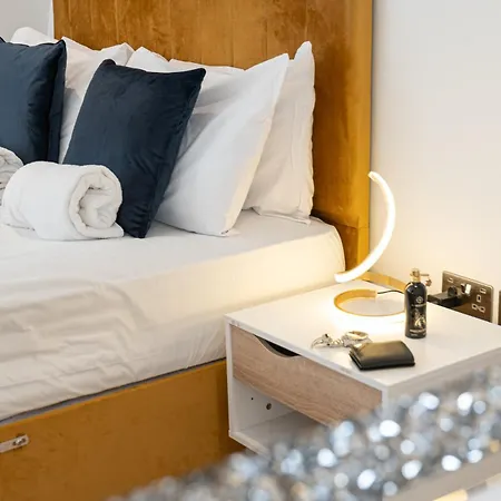Stunning 1-bedroom Penthouse In Marble Arch 72 شقة *