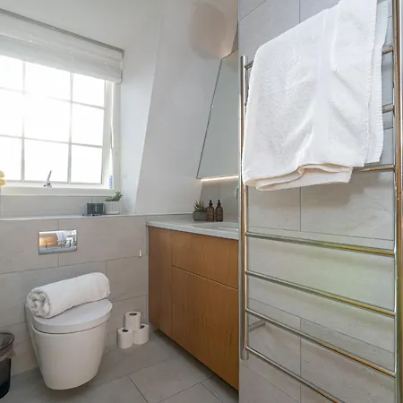 Stunning 1-bedroom Penthouse In Marble Arch 72 Apartment
