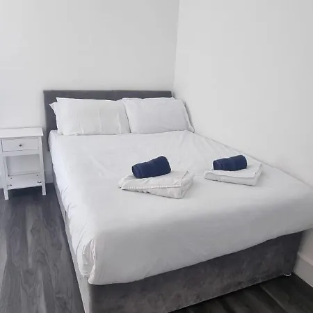 Apartment Star London Finchley Lane 3-bed With Garden *