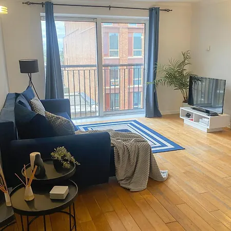 Spacious 2 Bed Flat In Wimbledon With Private Parking Apartment *