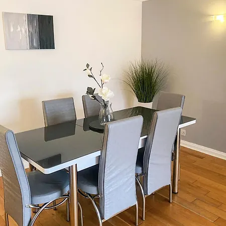 Apartment Spacious 2 Bed Flat In Wimbledon With Private Parking London
