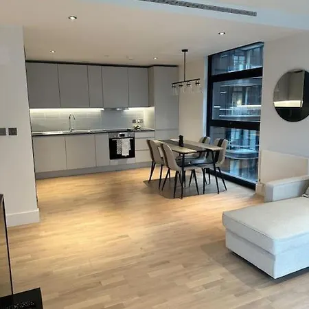Apartment Stylist 2 Bedroom In London