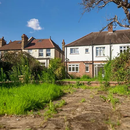 Neasdon's Guest Nest- 7 Mins Drive To Wembley Stadium Apartment London