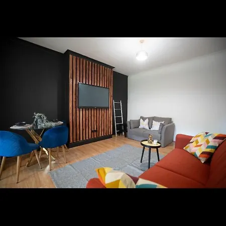 Neasdon's Guest Nest- 7 Mins Drive To Wembley Stadium Apartment *